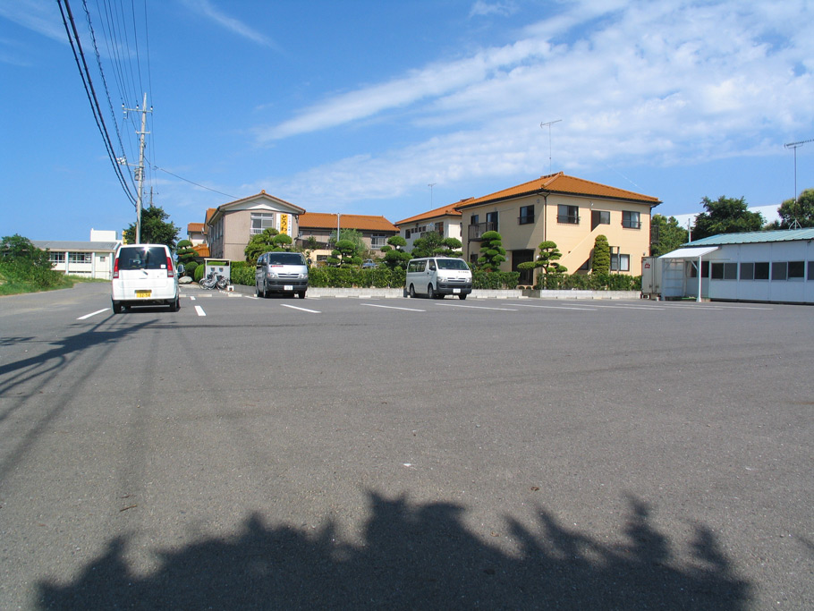 広々とした駐車場